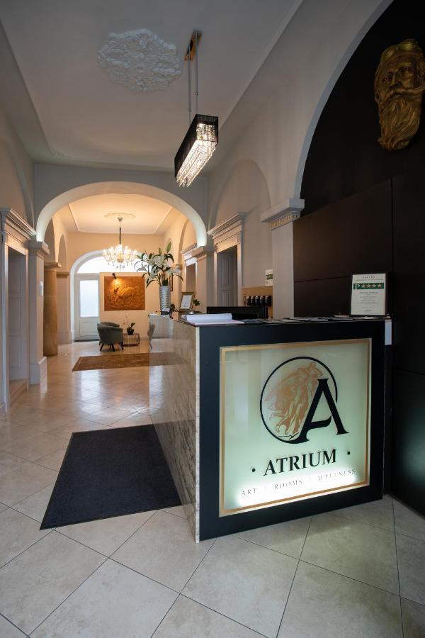 Atrium Rooms & Cafe Sopron Exteriör bild