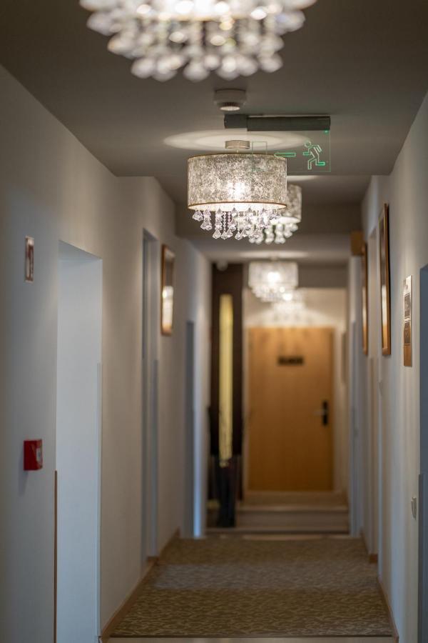 Atrium Rooms & Cafe Sopron Exteriör bild