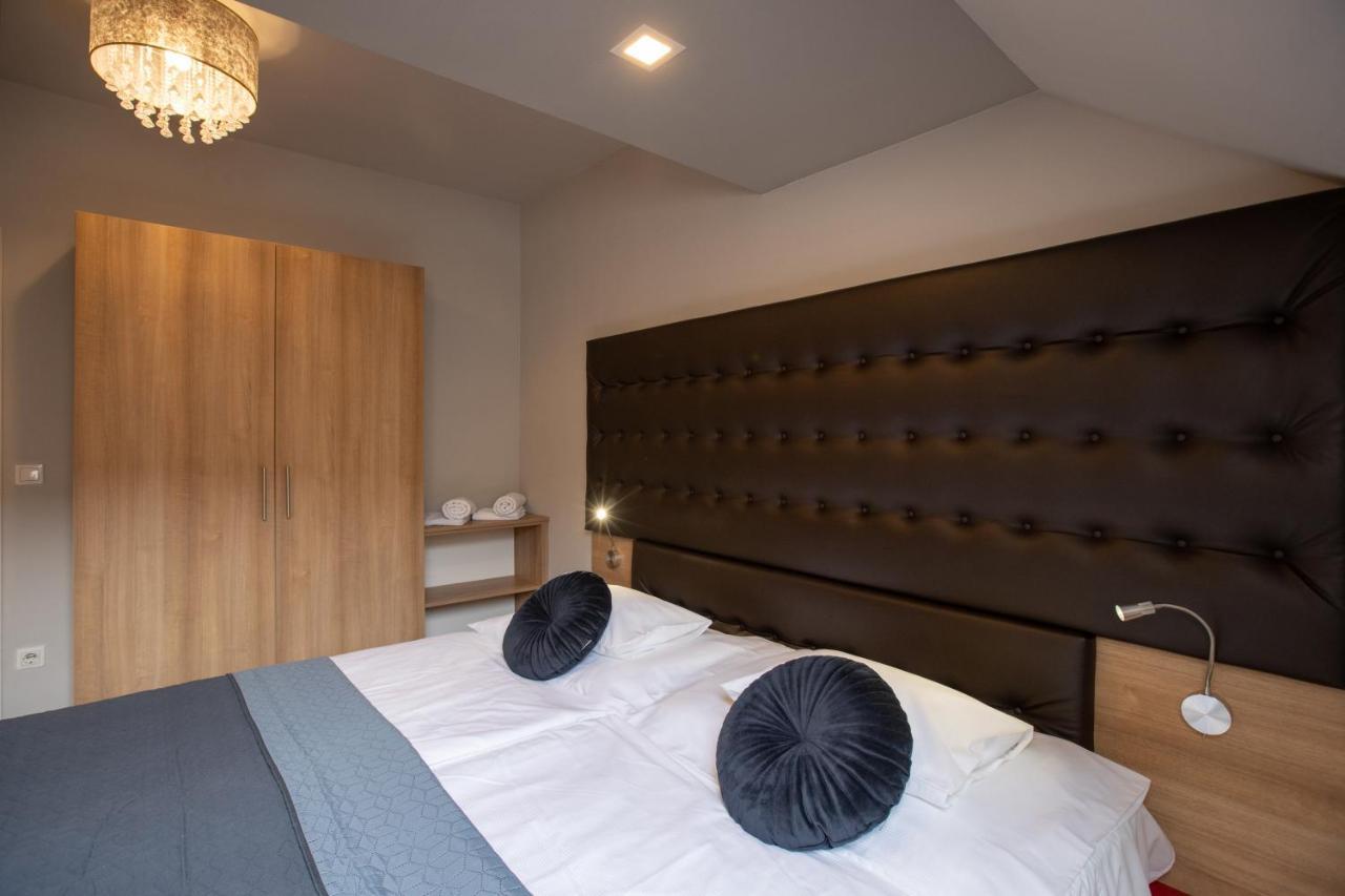 Atrium Rooms & Cafe Sopron Exteriör bild
