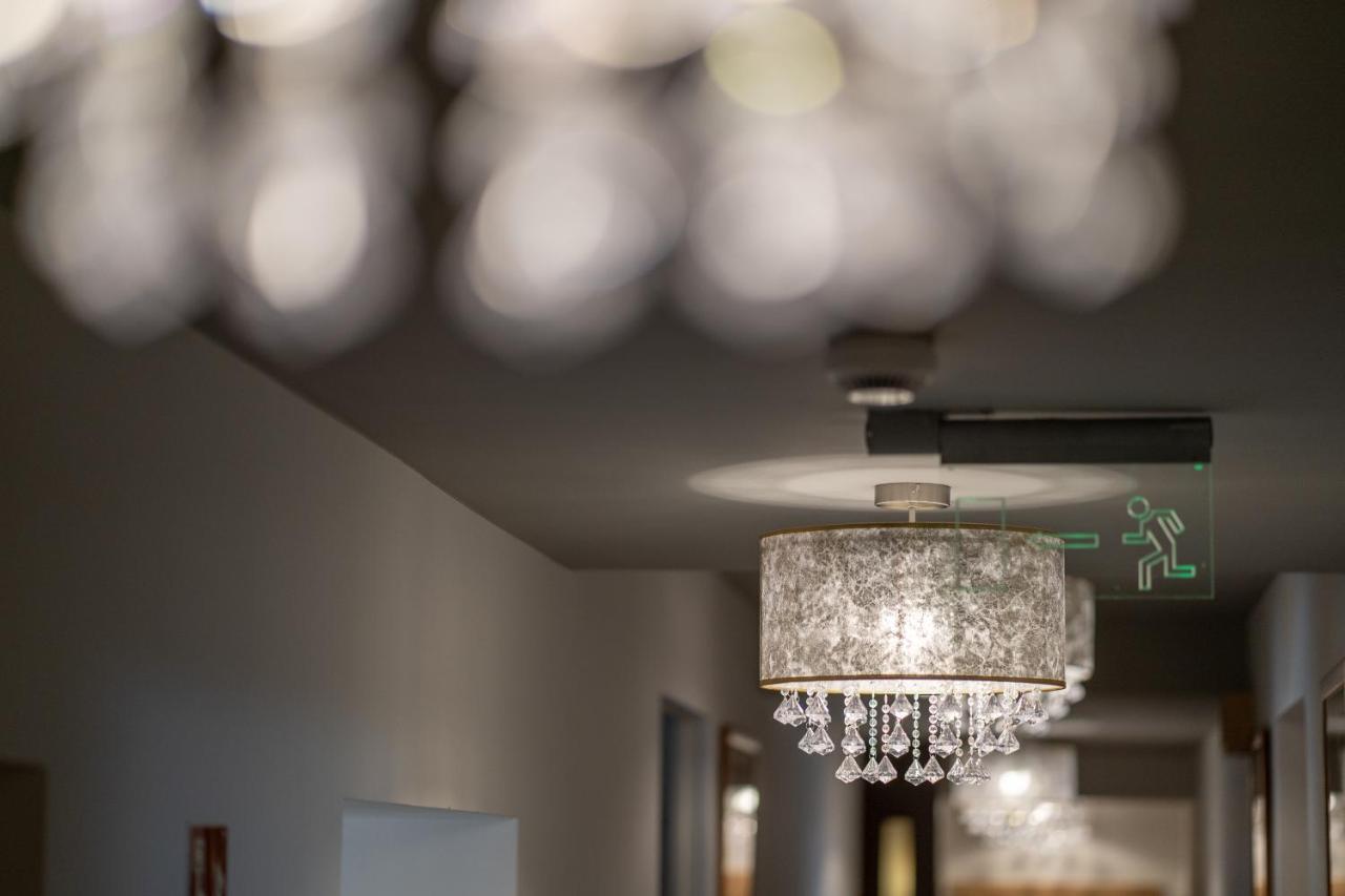 Atrium Rooms & Cafe Sopron Exteriör bild